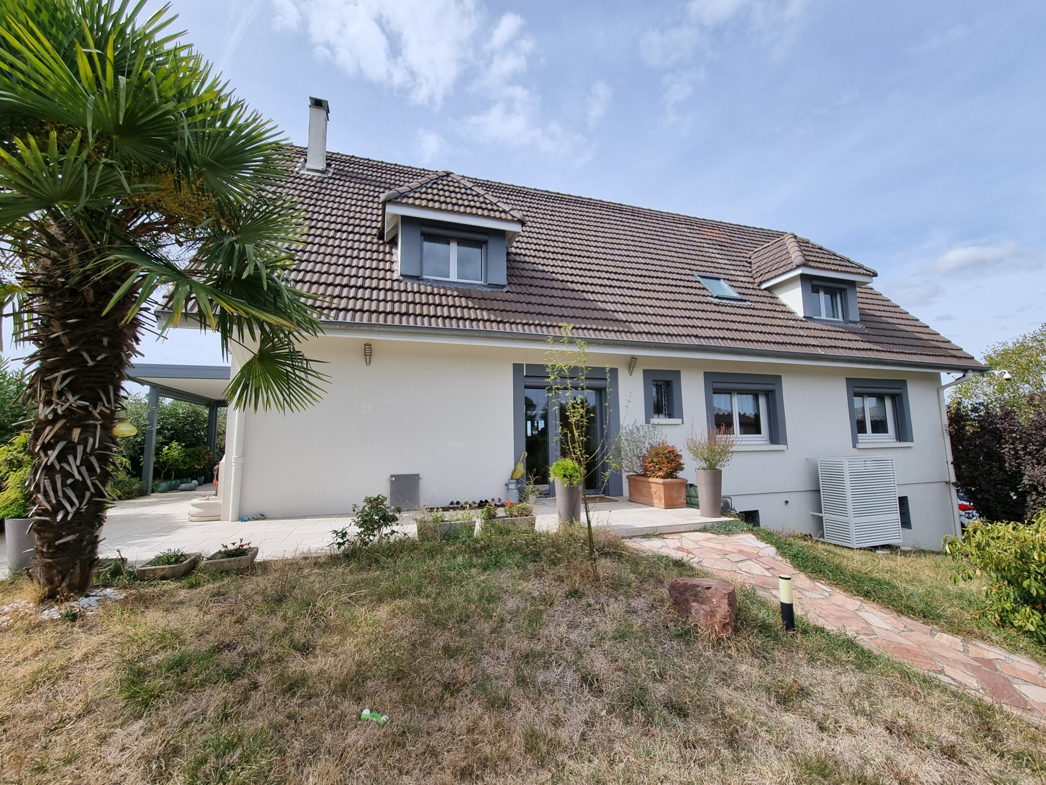 VILLA AVEC PISCINE SANS TRAVAUX A CHAMBOEUF