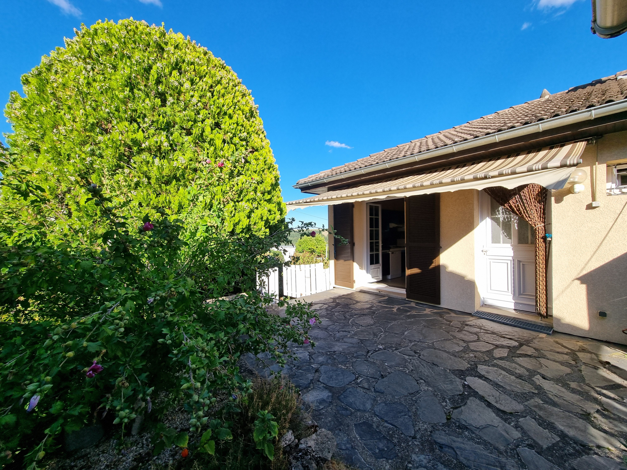 MAISON F4+ DE PLAIN PIED ET SOUS SOL SEMI ENTERRÉ A SORBIERS